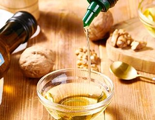 如何選擇核桃油生產(chǎn)線設(shè)備？華泰糧油機(jī)械廠家